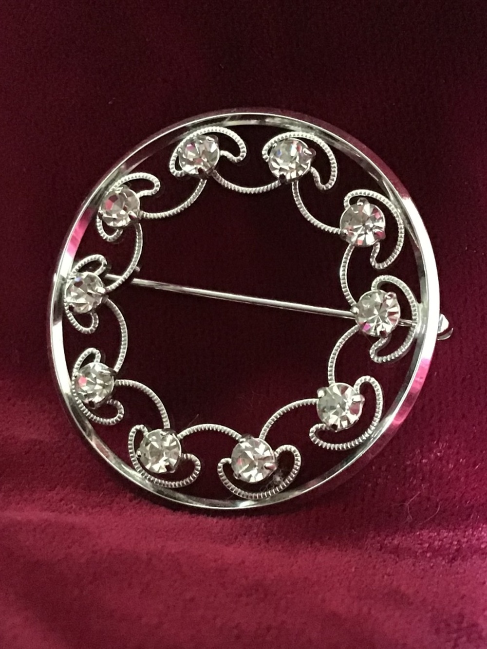Vintage 1950s Krementz Rhinestone Circle Wreath Brooch Rhodium Plated Pin Signed